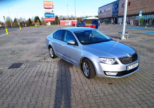 Skoda Octavia cena 35500 przebieg: 197400, rok produkcji 2014 z Tarnów małe 211